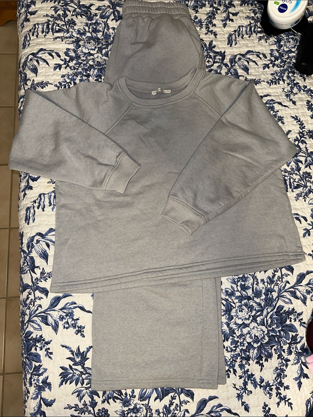Zenana Outfitters Gray women’s  Crewneck Sweatshirt and Joggers Set